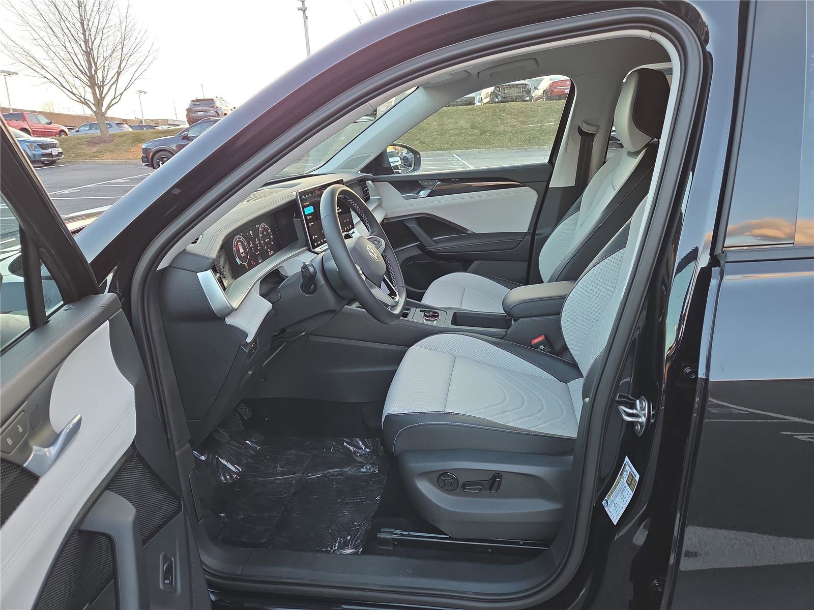 New 2026 Volkswagen Tiguan SE image 14