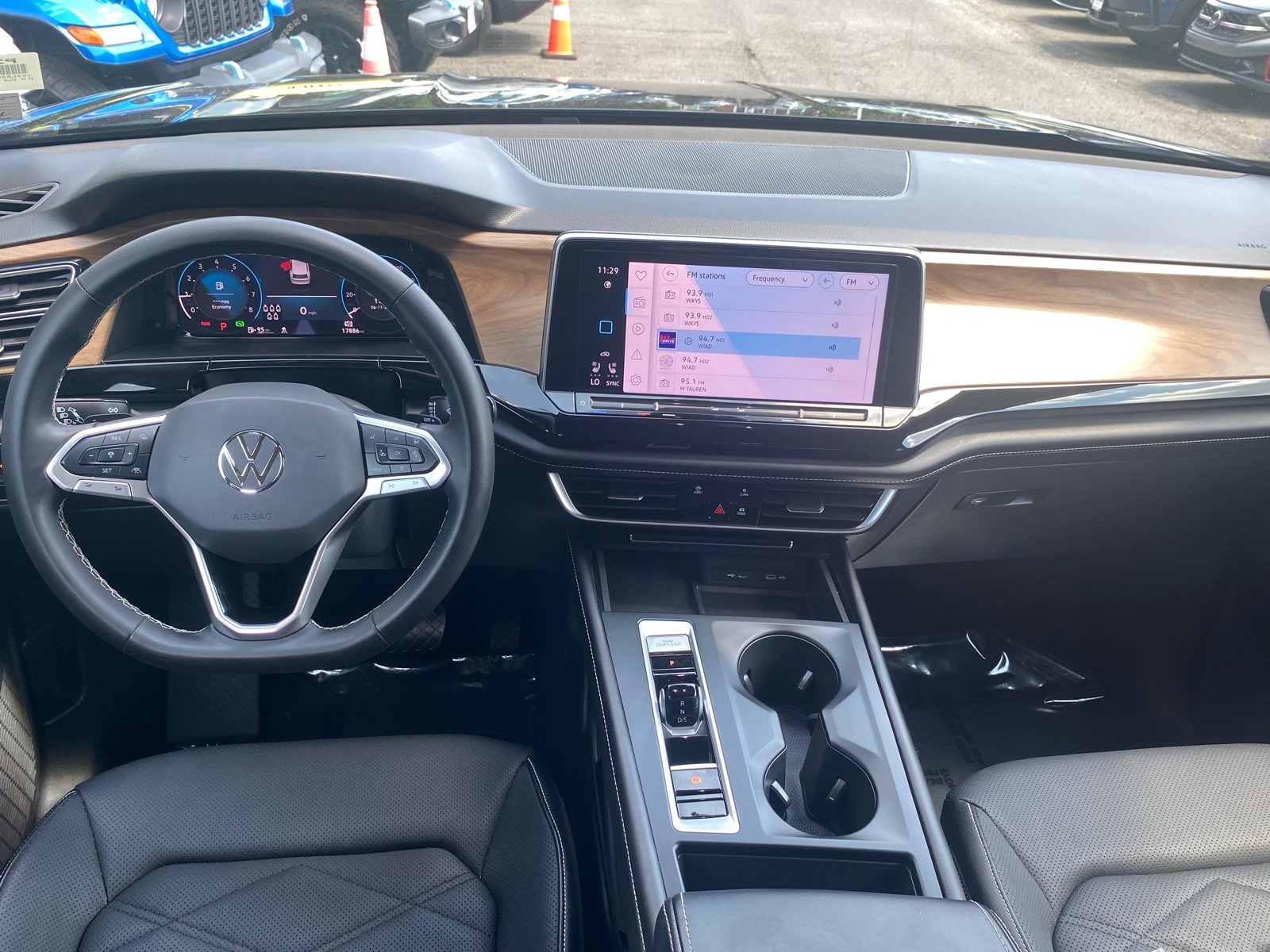 Certified 2024 Volkswagen Atlas SE AWD/4WD image 12