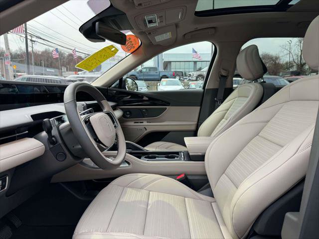 Used 2025 Lincoln Nautilus Reserve w/ Jet Appearance Package image 13