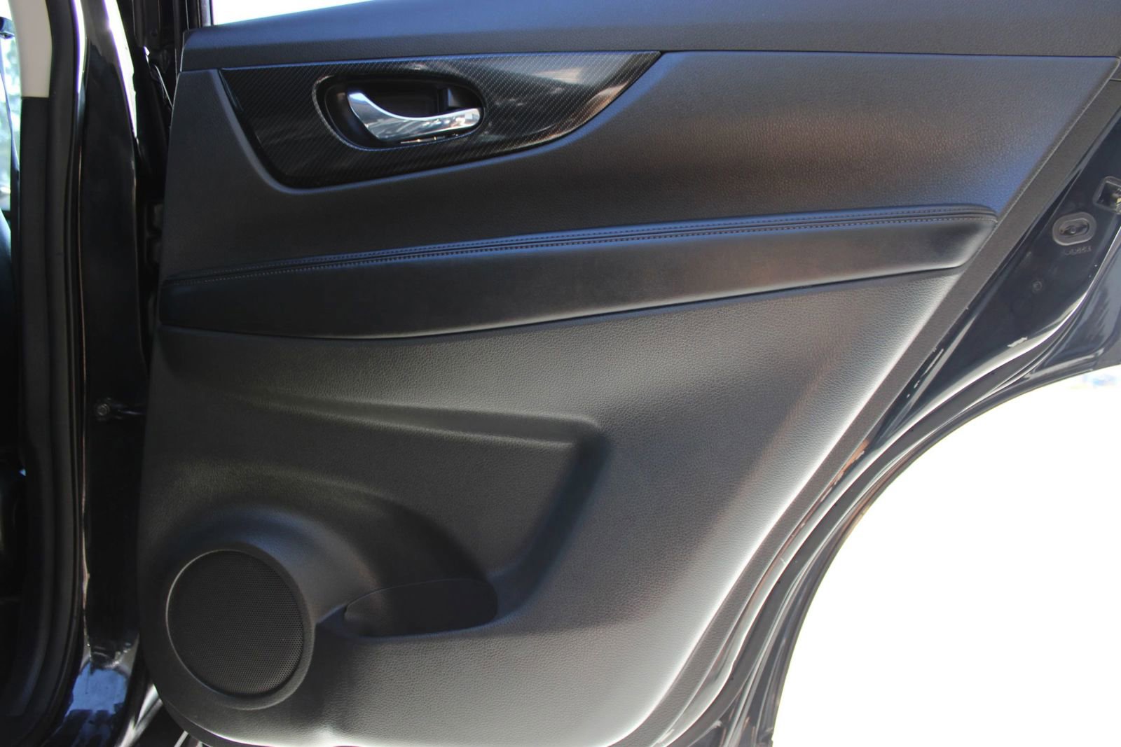 Used 2018 Nissan Rogue SL image 11