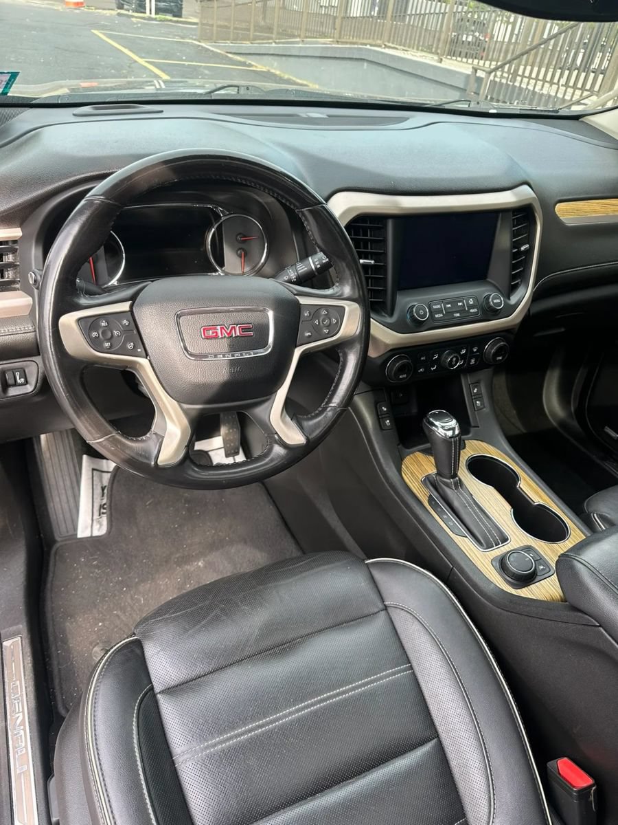 Used 2019 GMC Acadia Denali w/ Technology Package FWD image 10