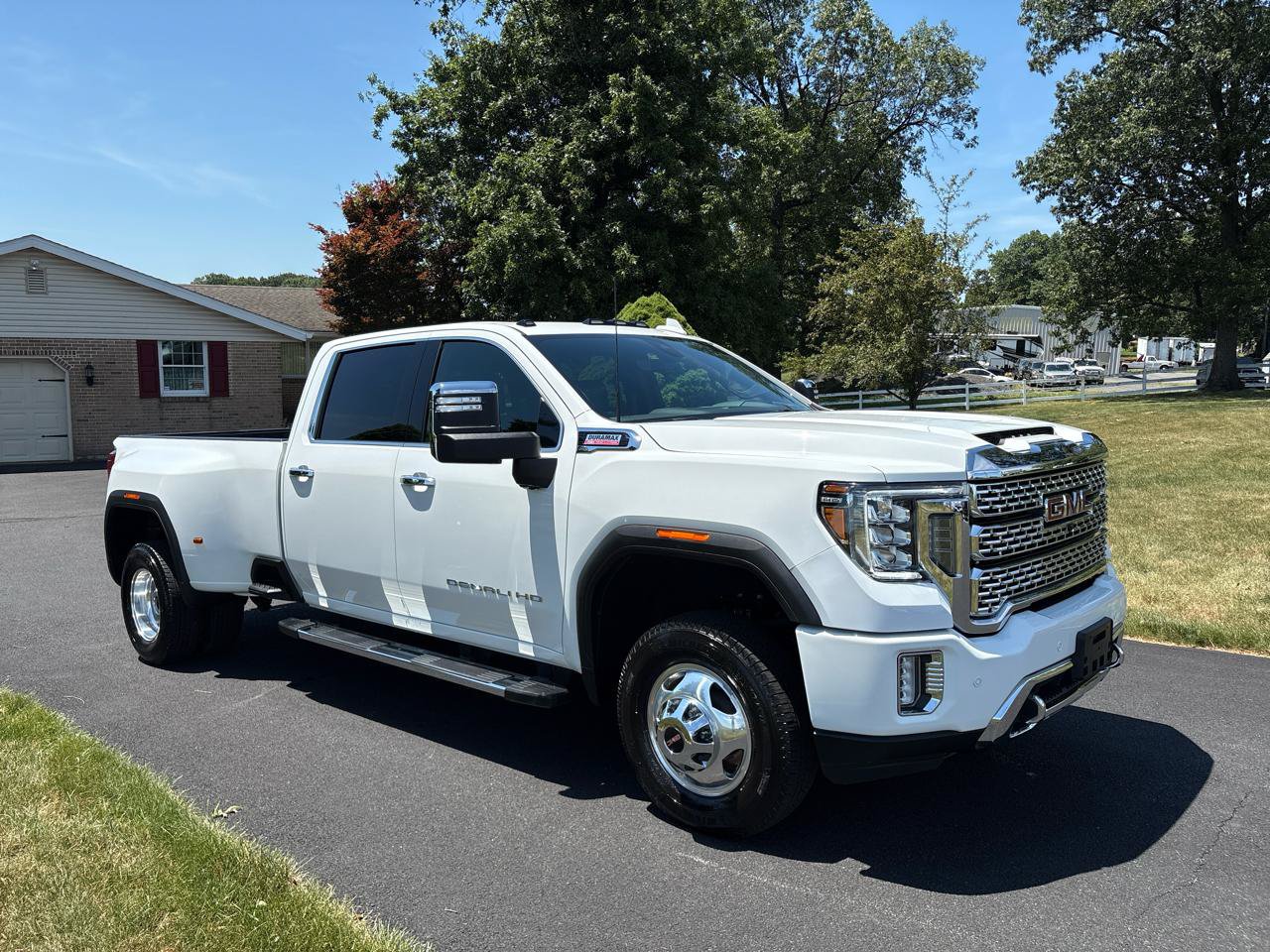 Used 2021 GMC Sierra 3500 Denali w/ Technology Package AWD/4WD image 4