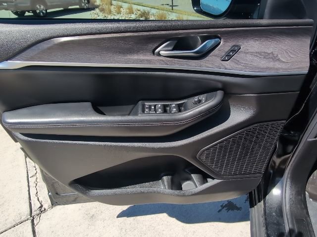 Used 2024 Jeep Grand Cherokee Limited w/ Luxury Tech Group II image 11