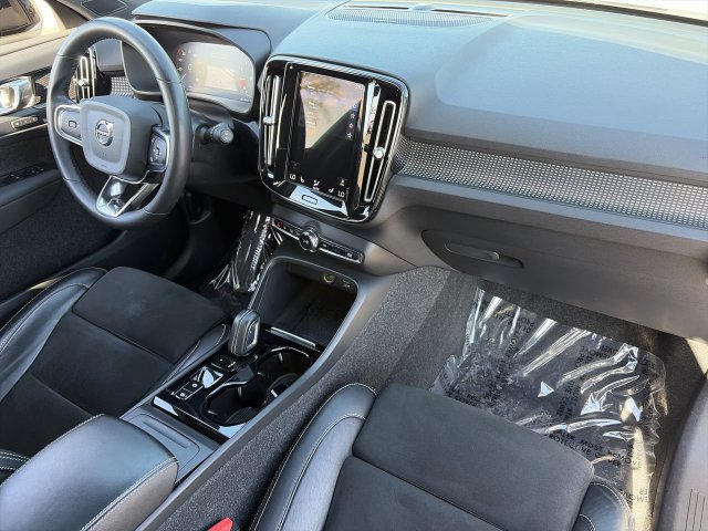 Used 2022 Volvo XC40 T5 R-Design w/ Advanced Package AWD/4WD image 13