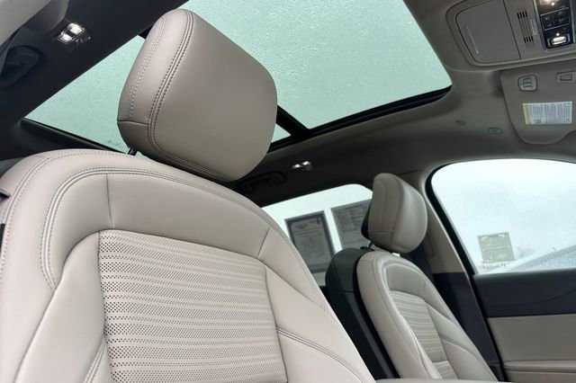 Used 2024 Lincoln Nautilus Reserve w/ Equipment Group 202A image 15