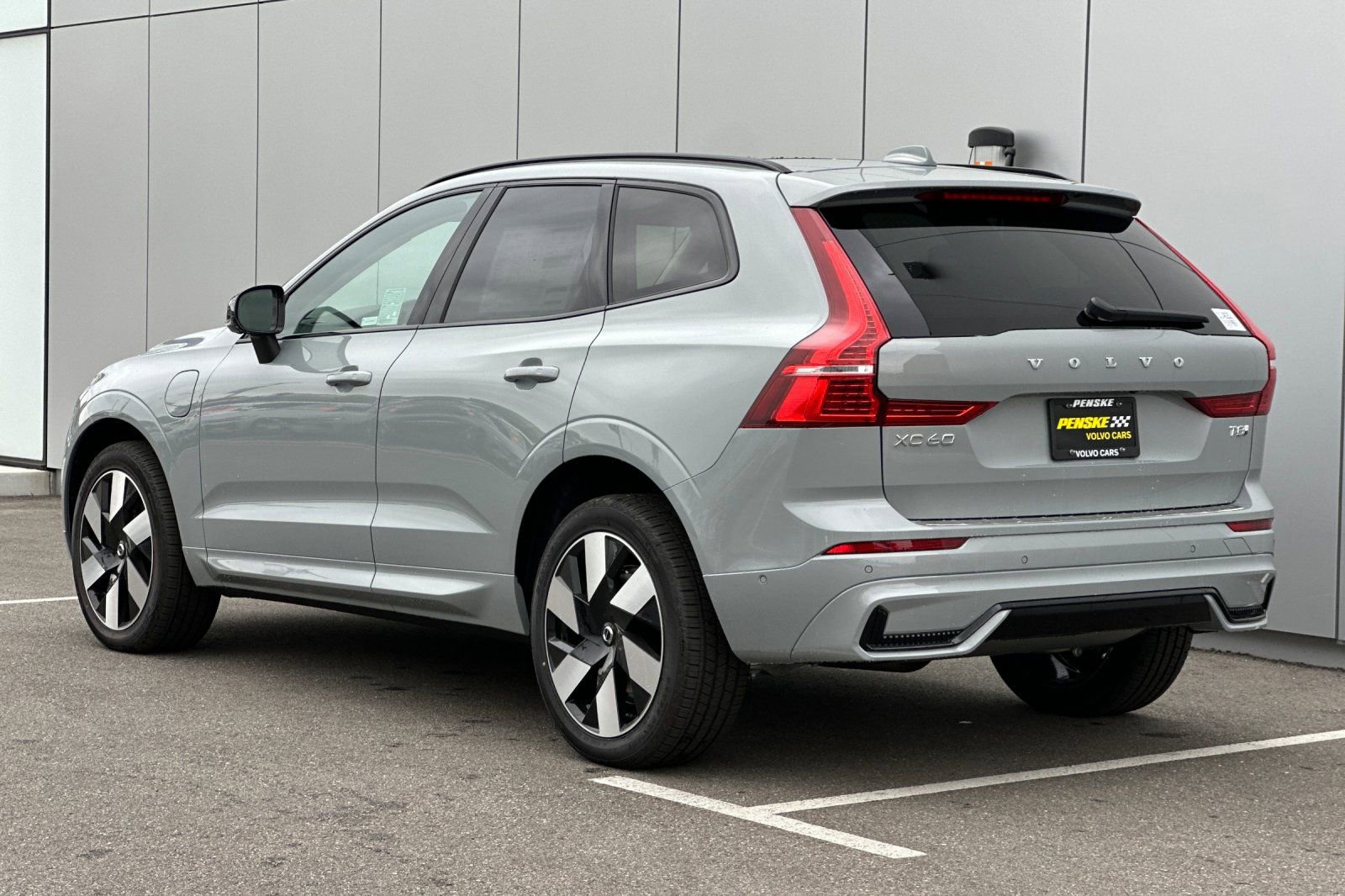 New 2025 Volvo XC60 T8 Plus w/ Protection Package Premier AWD/4WD image 3