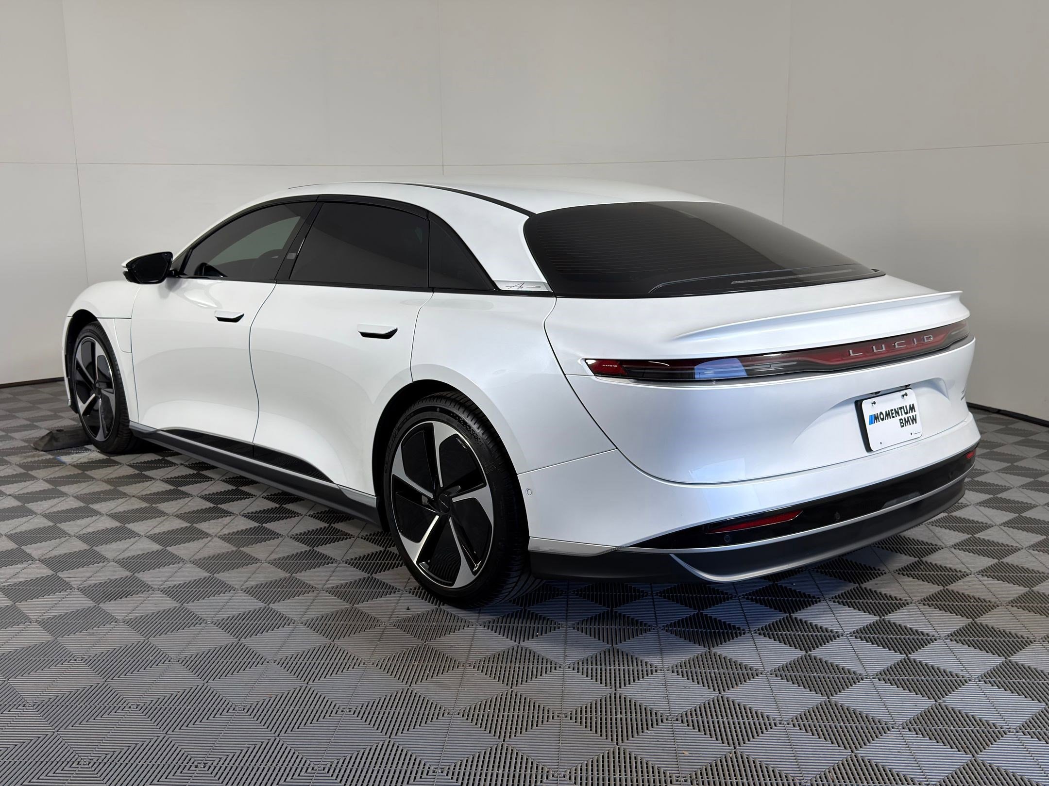 Used 2023 Lucid Air Touring image 3