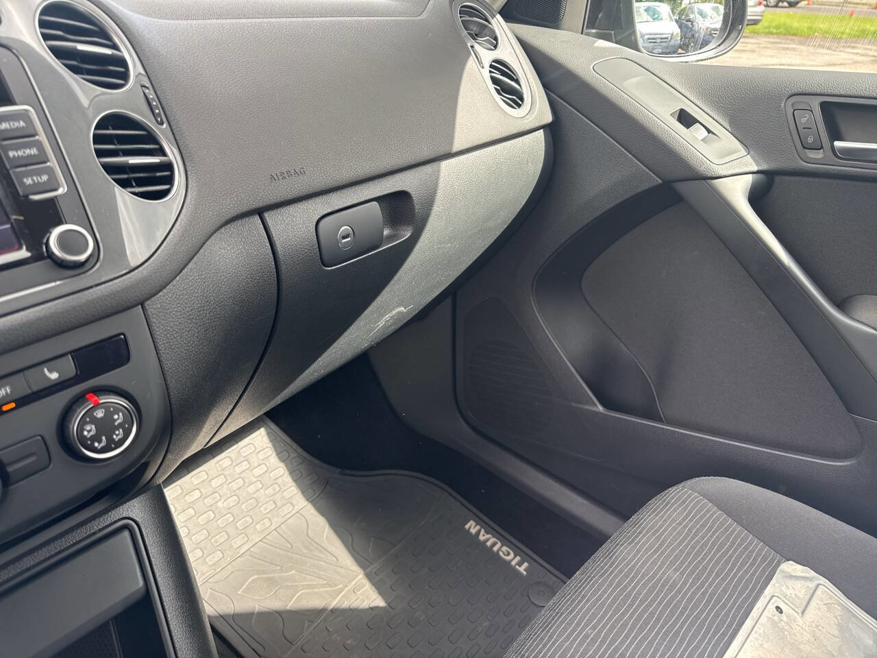 Used 2015 Volkswagen Tiguan S FWD image 12
