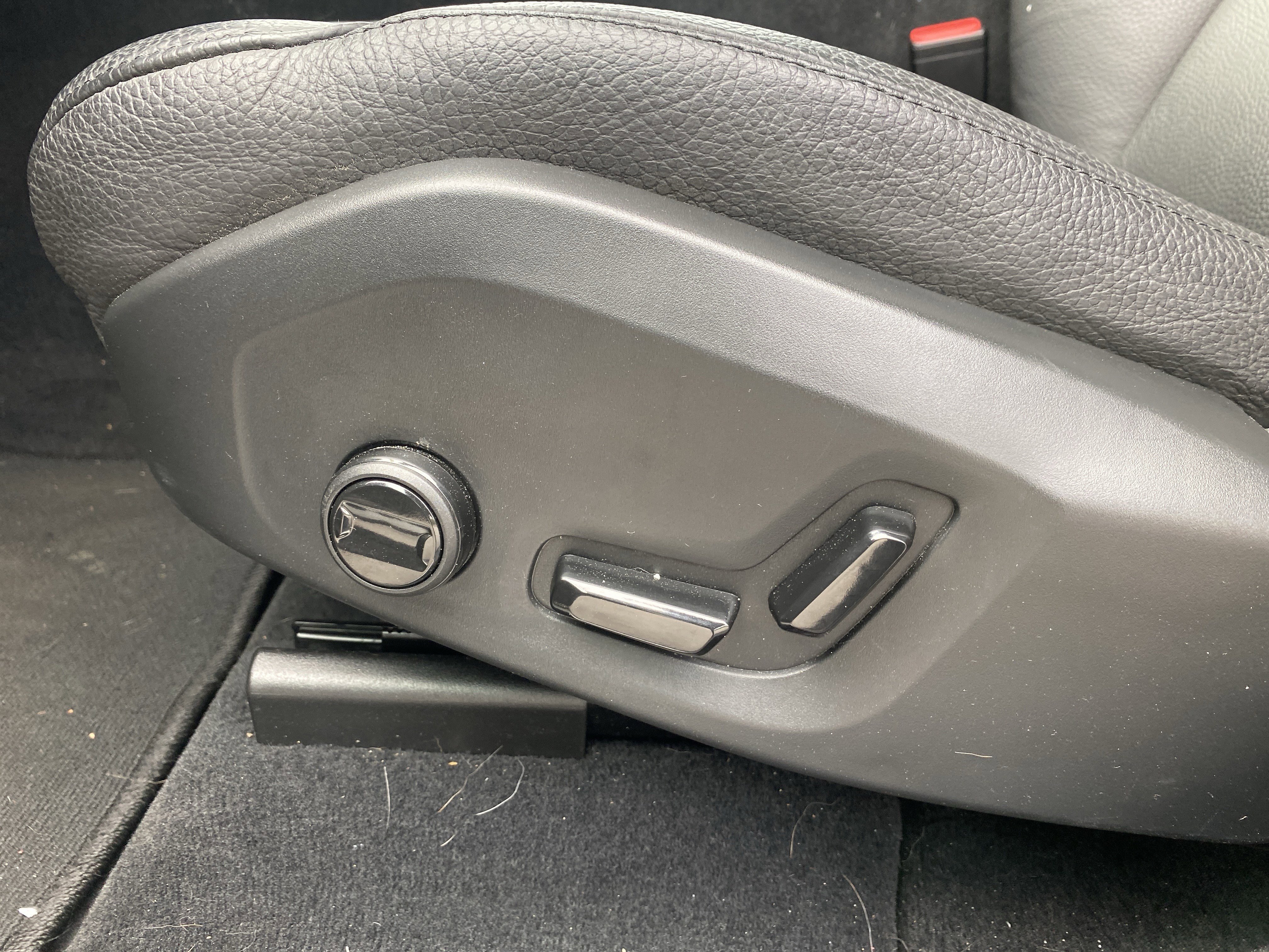 Used 2024 Volvo XC60 B5 Plus image 16