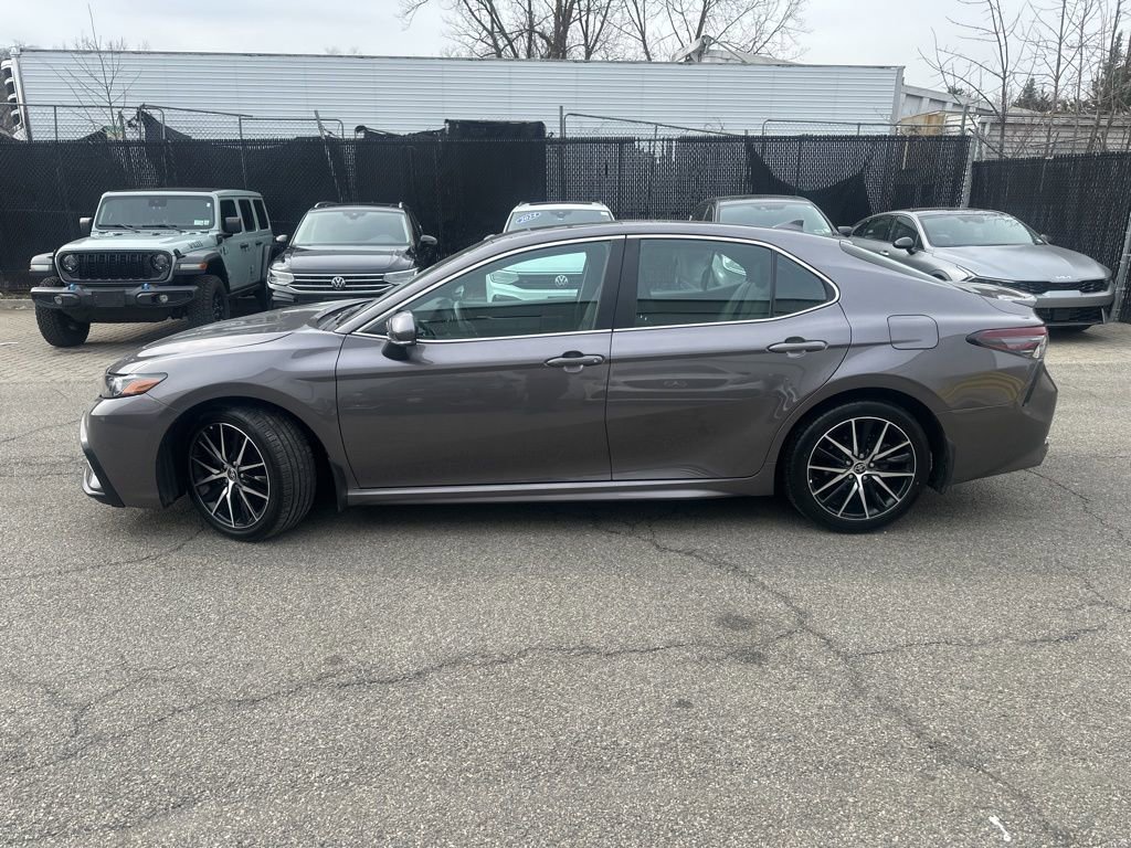 Used 2023 Toyota Camry SE w/ Cold Weather Package image 3