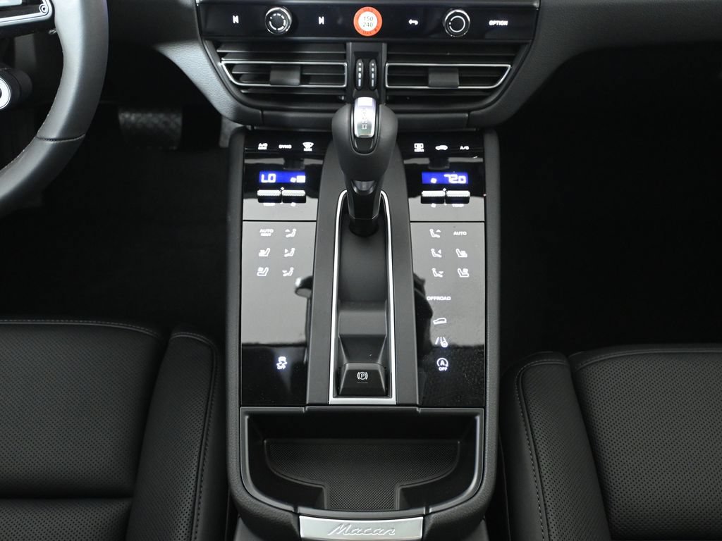 New 2026 Porsche Macan AWD/4WD image 24
