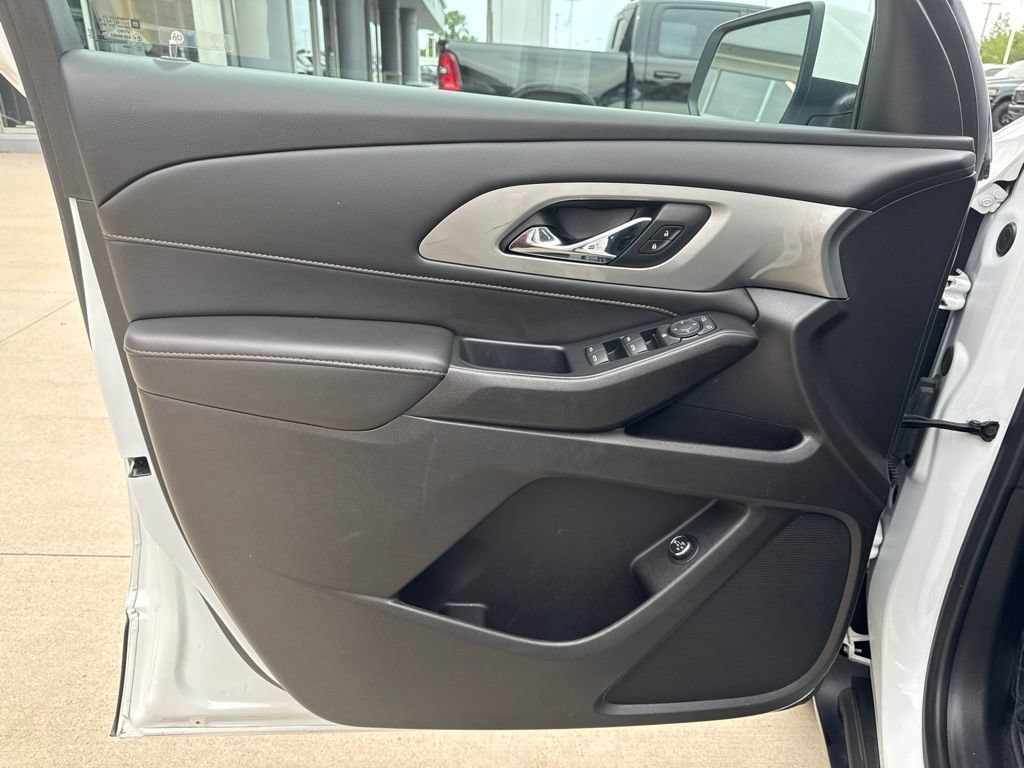 Used 2021 Chevrolet Traverse LT FWD image 19