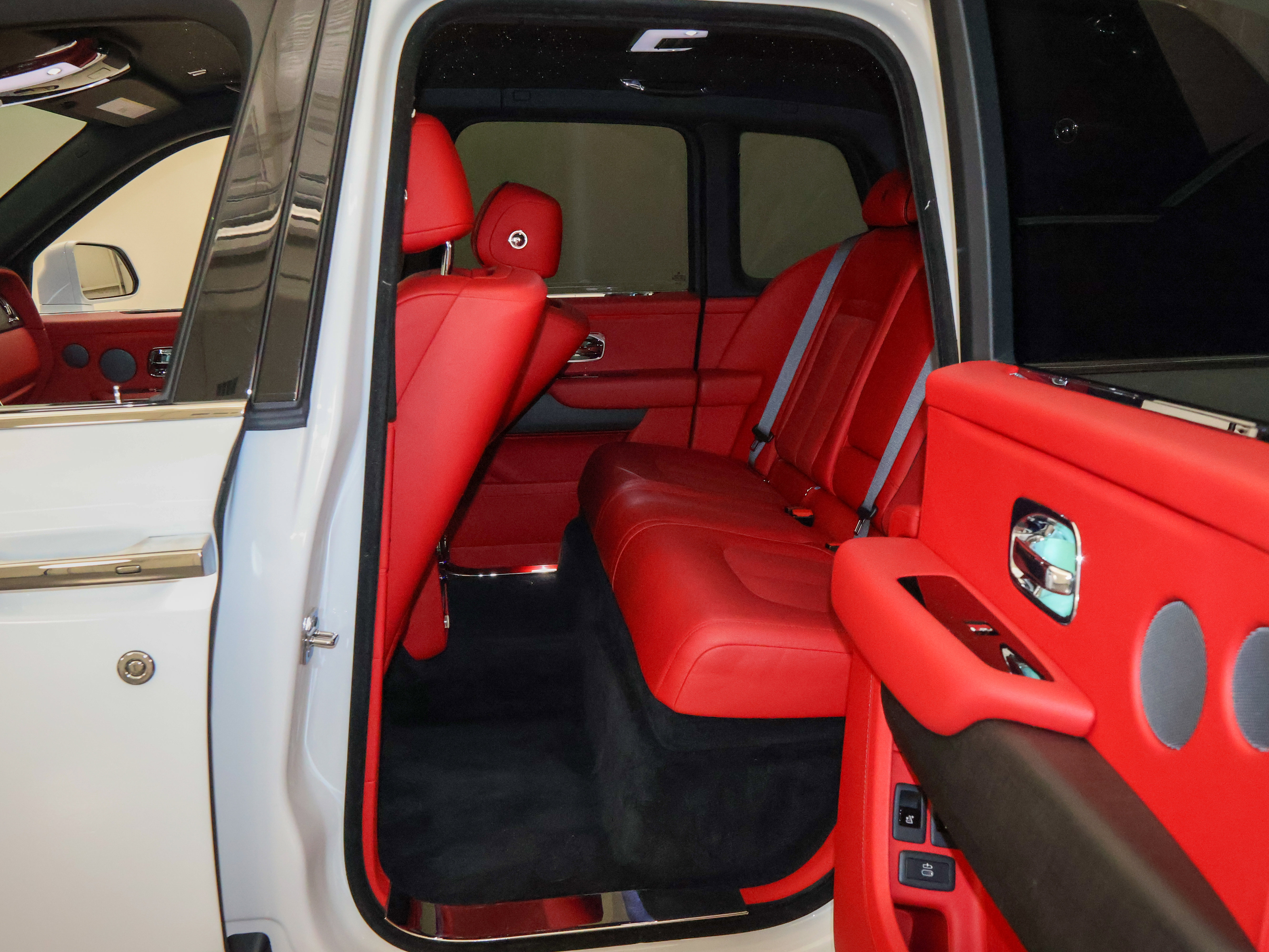 Used 2023 Rolls-Royce Cullinan image 27