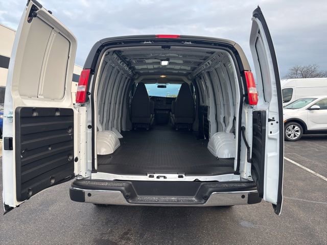 New 2026 GMC Savana 3500 Extended RWD image 29