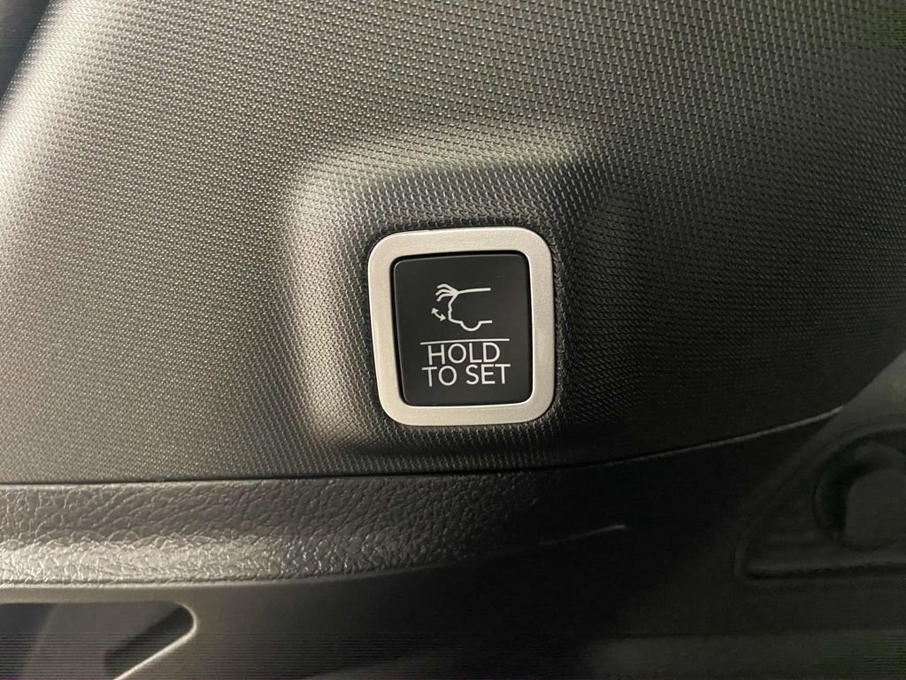 New 2025 Jeep Grand Cherokee Altitude image 10