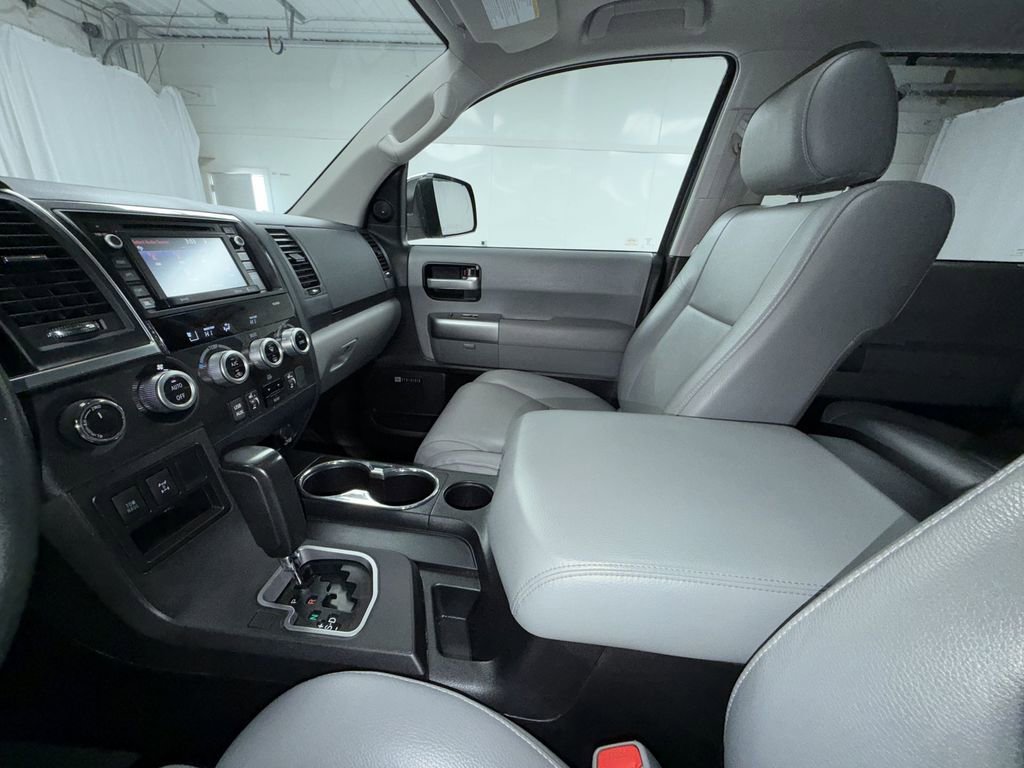 Used 2018 Toyota Sequoia Limited w/ Safety & Convenience Package AWD/4WD image 23