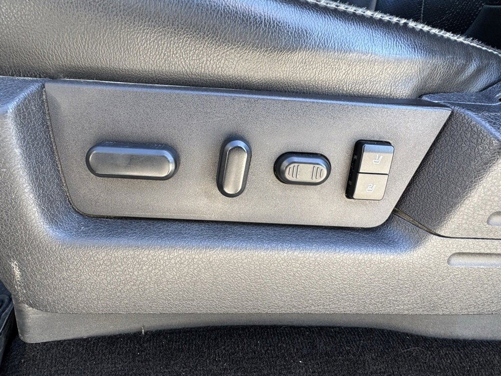 Used 2012 Ford F150 Lariat w/ Lariat Chrome Pkg image 17