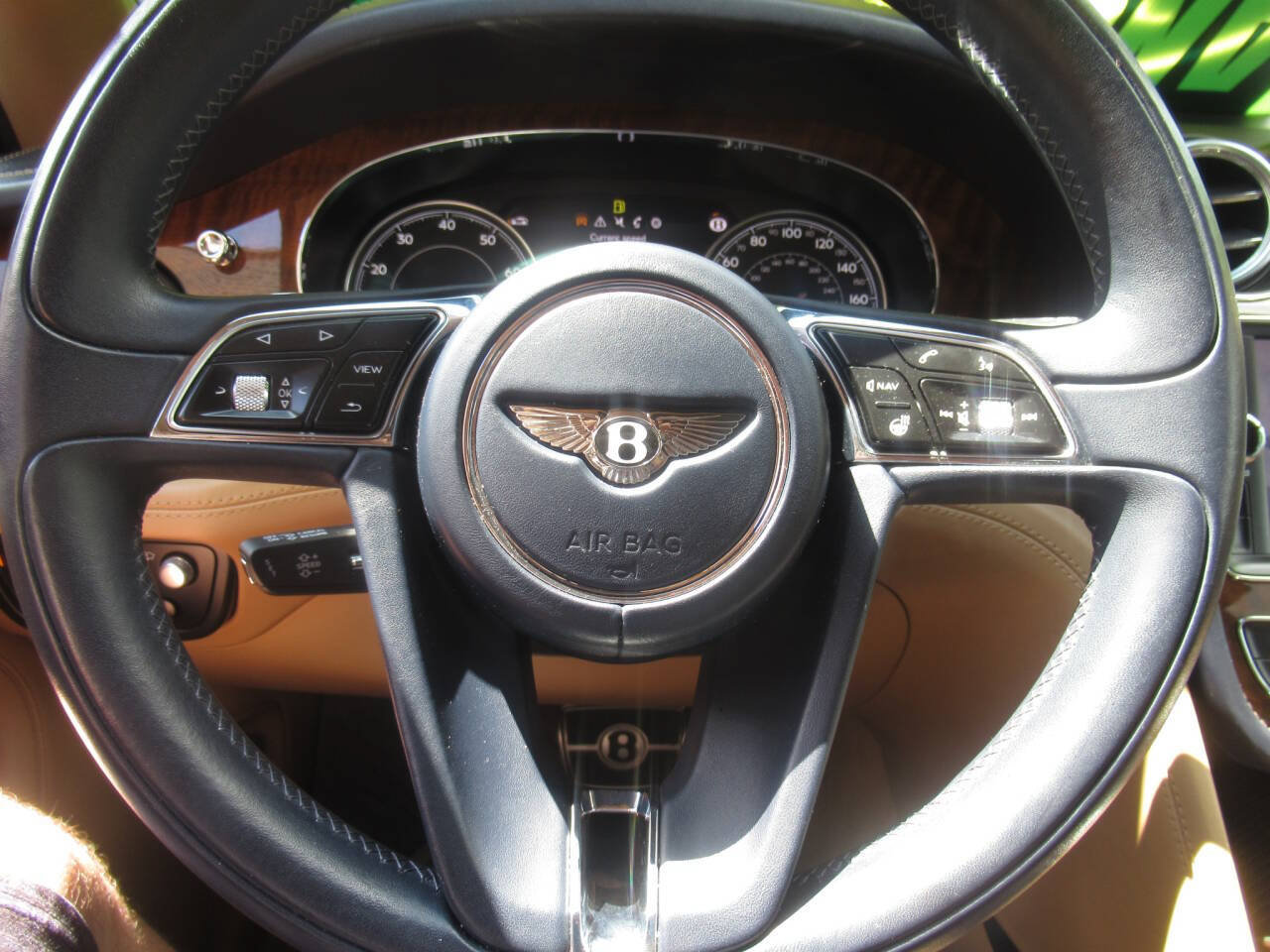 Used 2018 Bentley Bentayga AWD/4WD image 34