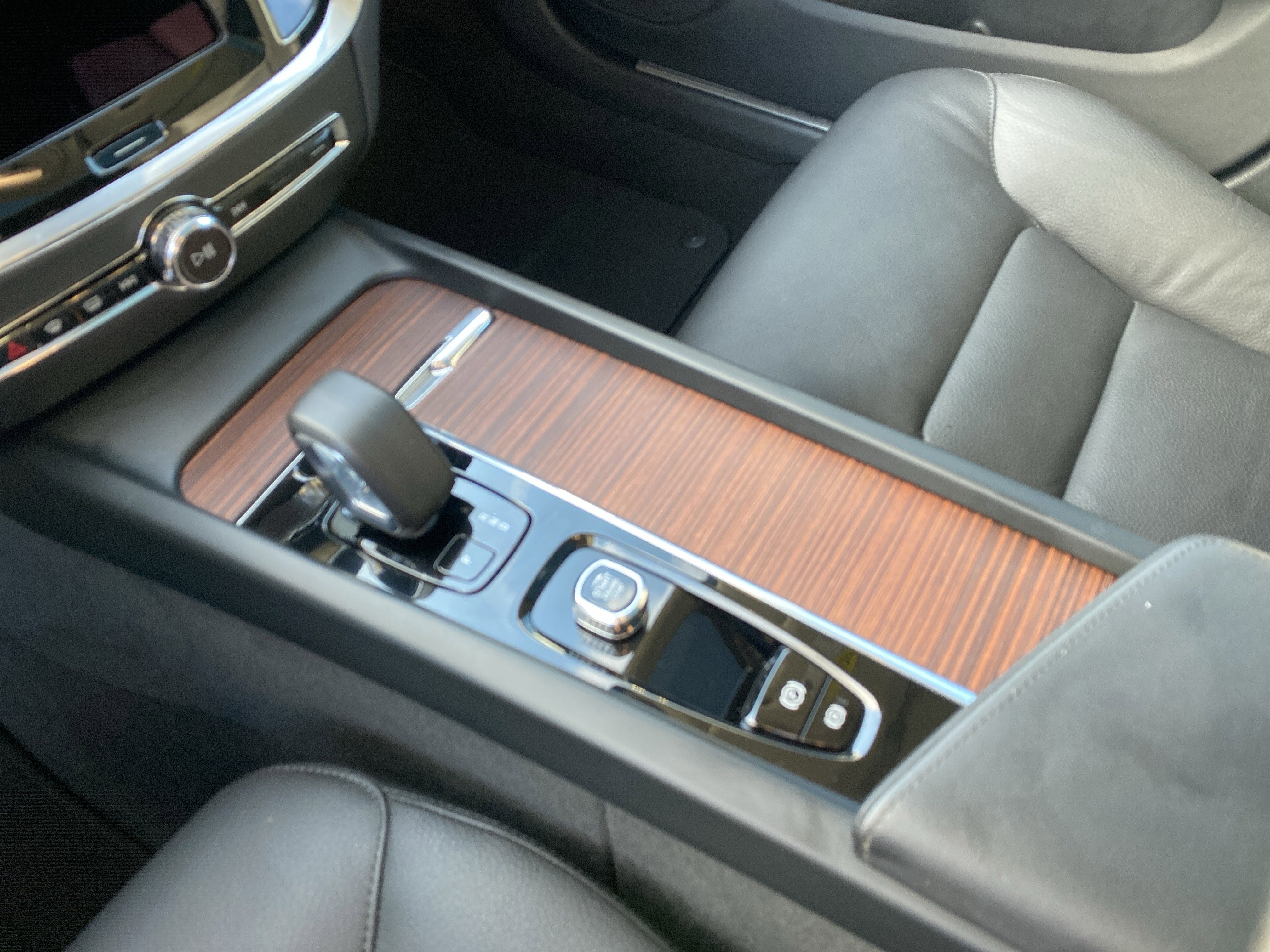 Used 2025 Volvo V60 B5 Cross Country Plus image 34