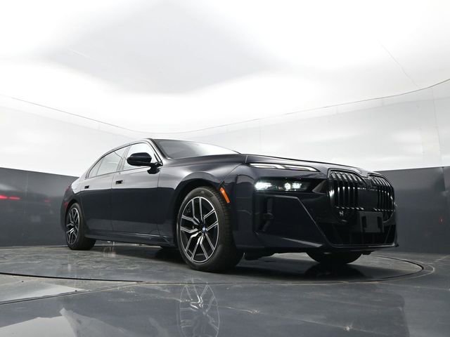 Used 2023 BMW 760i xDrive AWD/4WD image 33