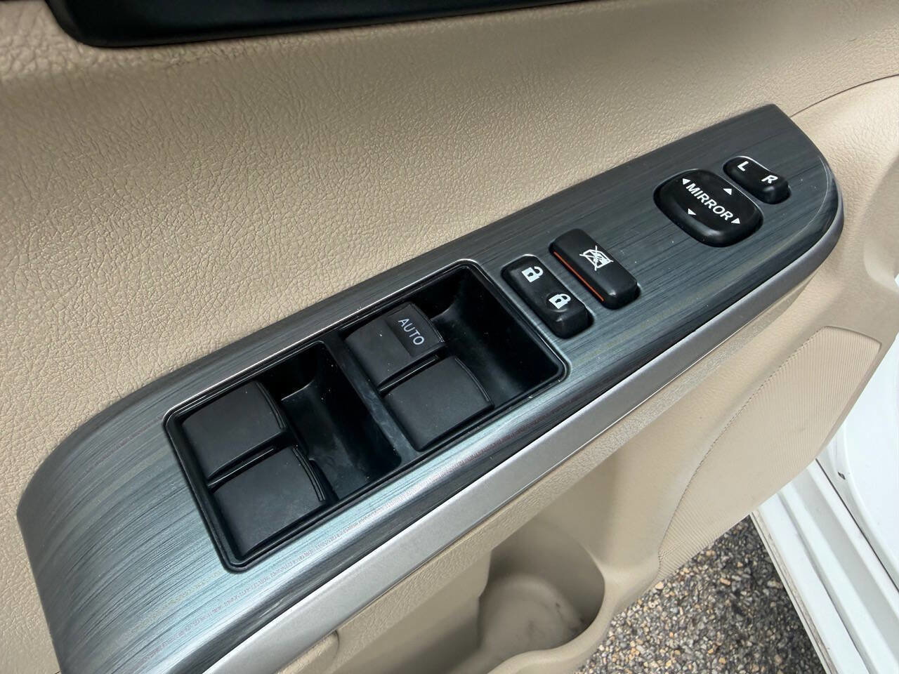 Used 2012 Toyota Camry XLE FWD image 17