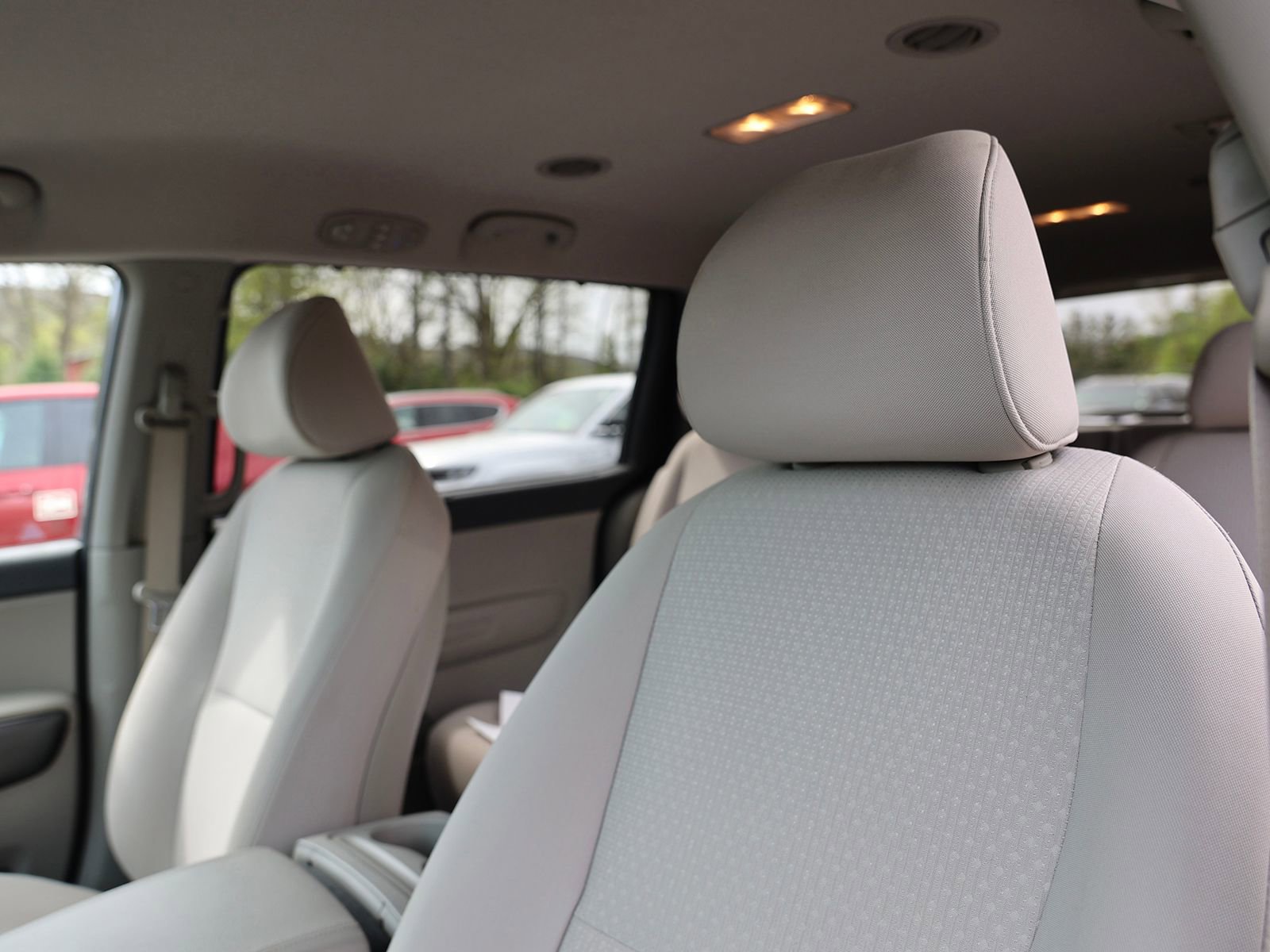 Used 2016 Kia Sedona LX w/ Option Group 020 FWD image 19