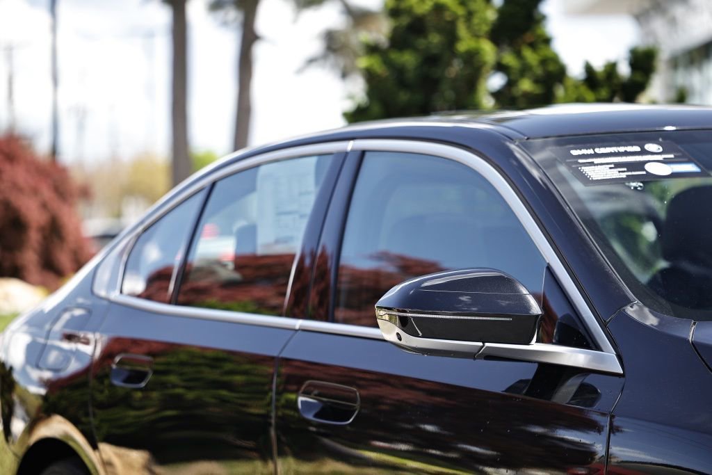 Certified 2025 BMW i5 xDrive40 w/ Premium Package image 3