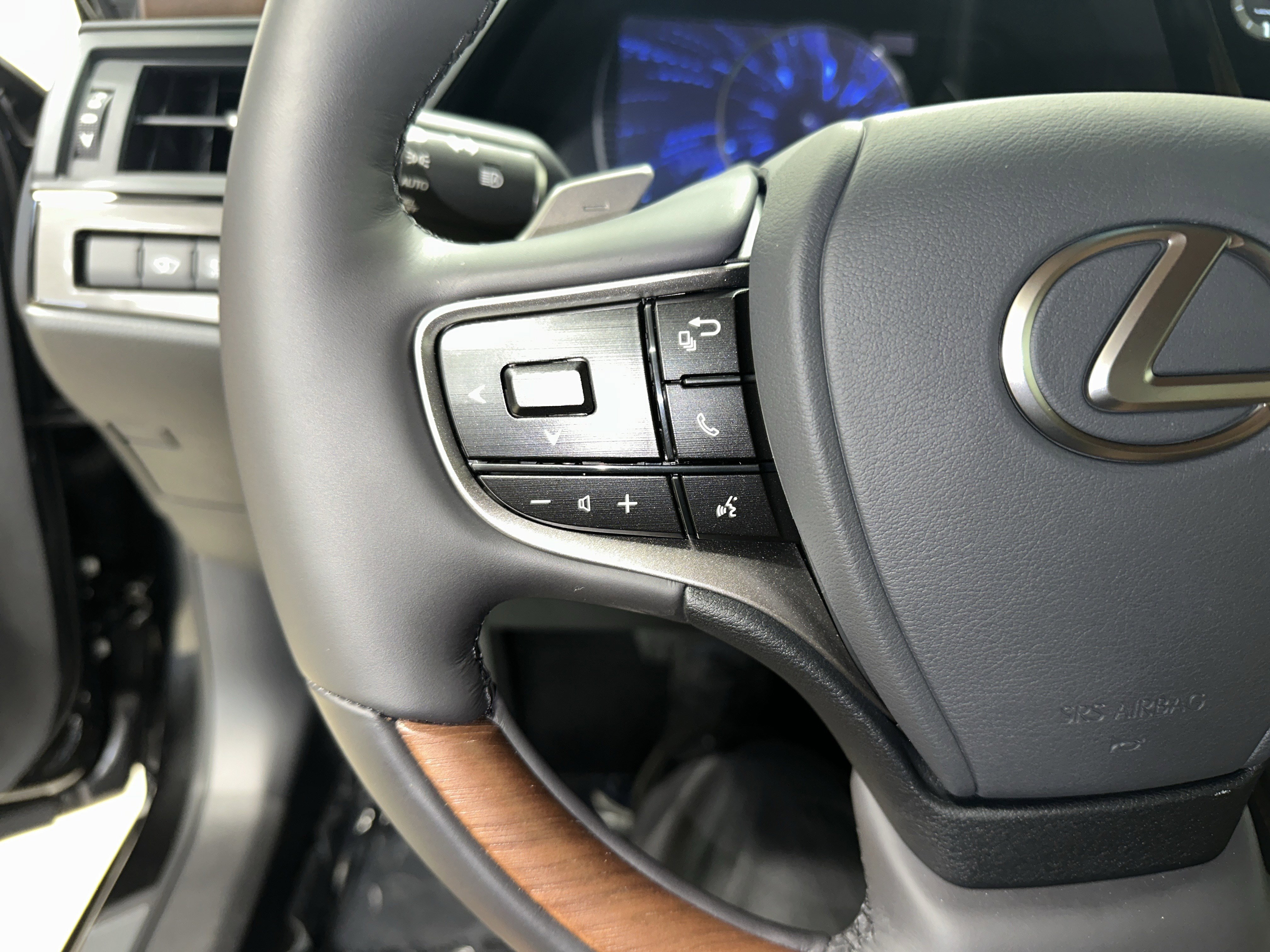 Used 2025 Lexus ES 350 Ultra Luxury FWD image 19