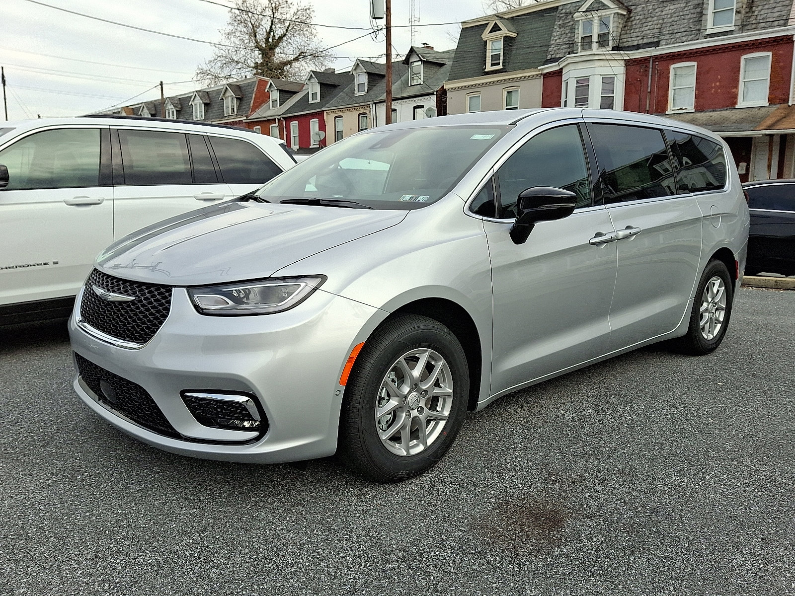 New 2026 Chrysler Pacifica Select image 3