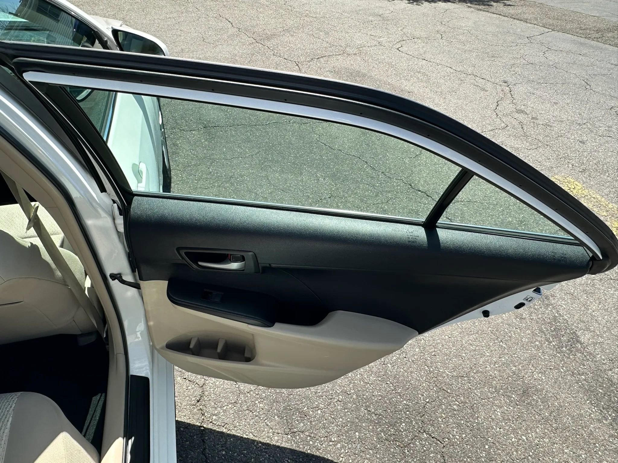 Used 2013 Toyota Camry LE FWD image 32