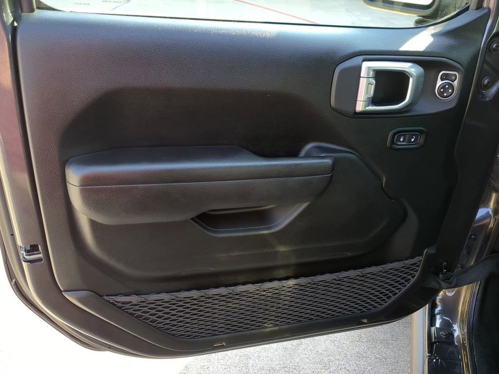 Used 2024 Jeep Wrangler Unlimited image 13