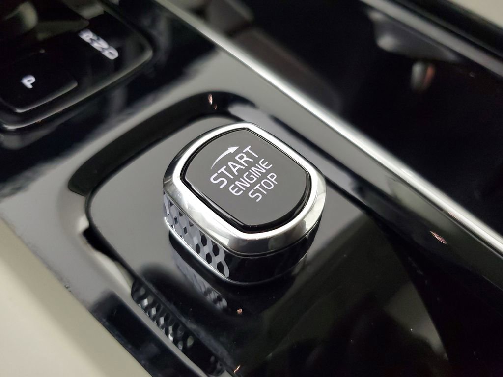 Certified 2023 Volvo XC60 B5 Plus w/ Protection Package Premier AWD/4WD image 33