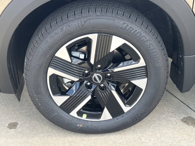 New 2027 Nissan Kicks SV AWD/4WD image 4