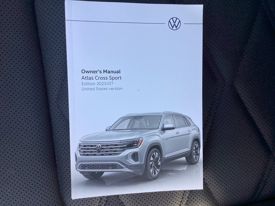 Certified 2026 Volkswagen Atlas Cross Sport SE w/ Panoramic Sunroof Package FWD image 34