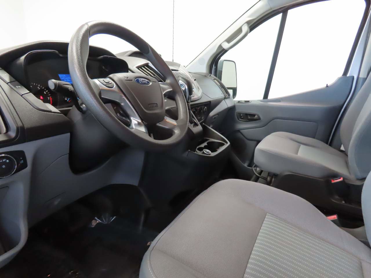 Used 2018 Ford Transit 150 XLT RWD image 9