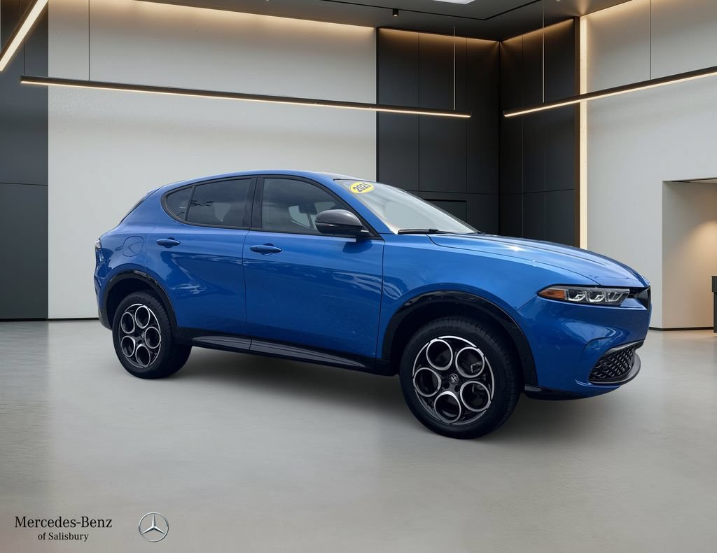 Used 2025 Alfa Romeo Tonale AWD/4WD image 3