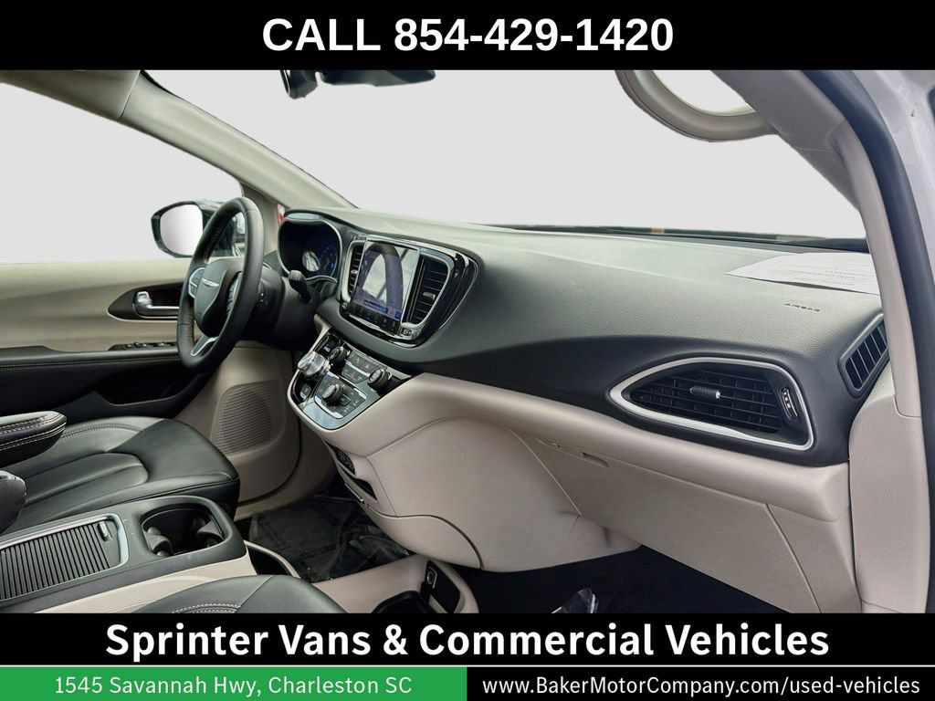 Used 2024 Chrysler Pacifica Touring-L FWD image 33