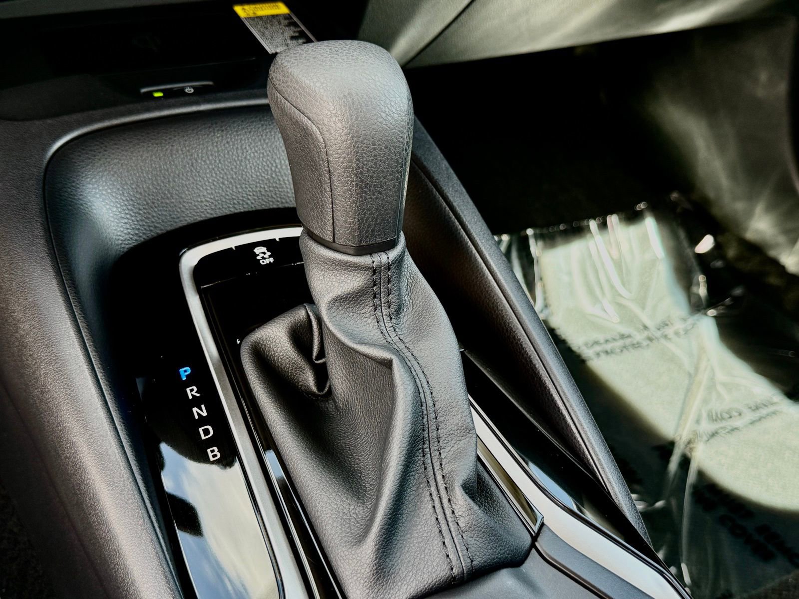 Used 2025 Toyota Corolla LE w/ LE Premium Package image 34