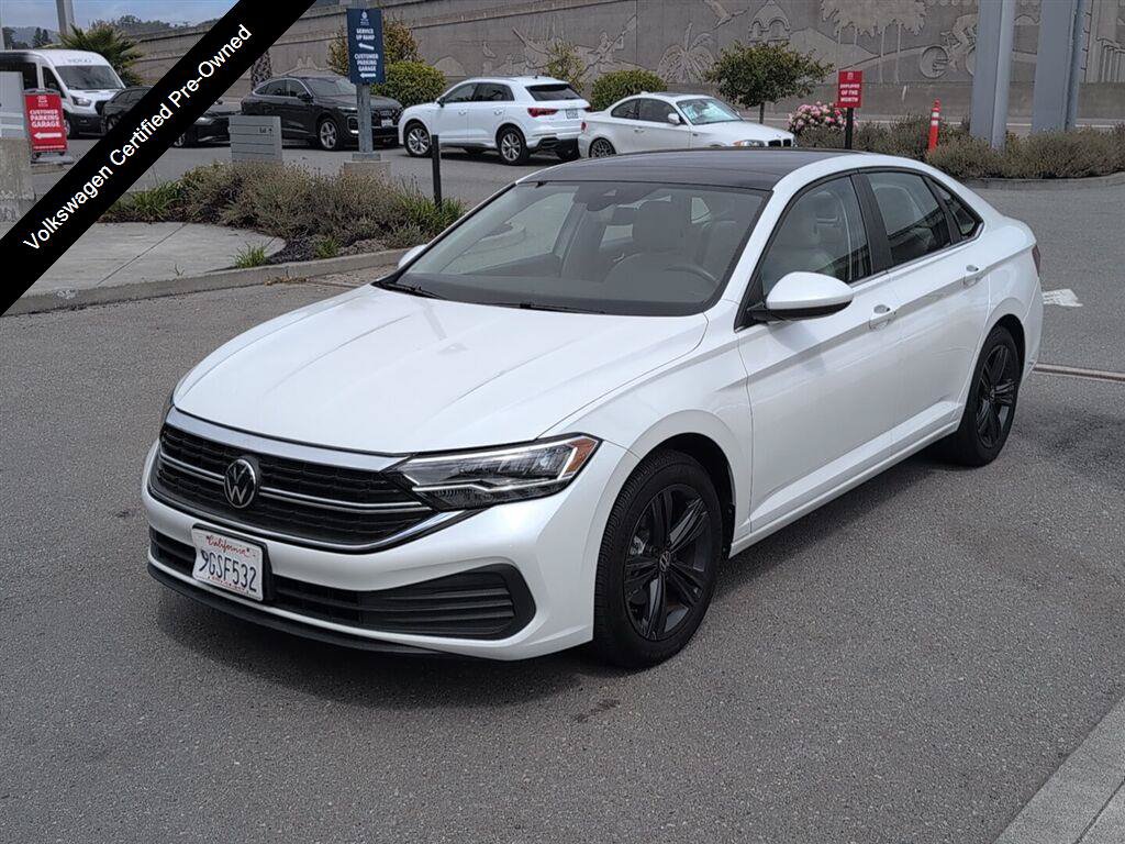 Used 2023 Volkswagen Jetta SE w/ Panoramic Sunroof Package