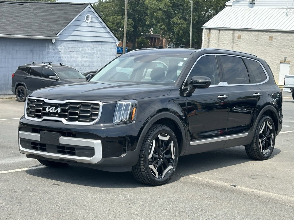 Used 2024 Kia Telluride S image 2