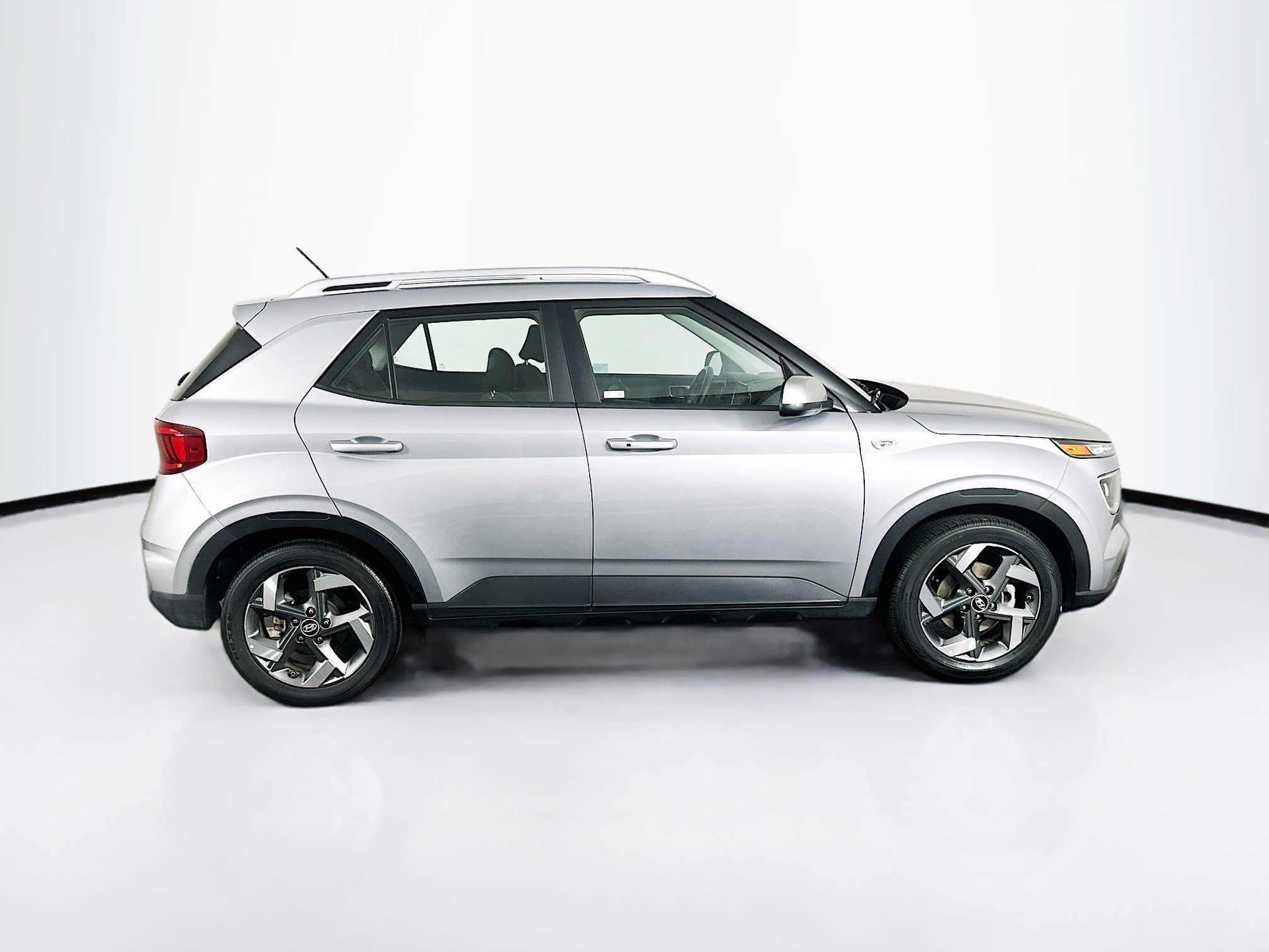 Used 2025 Hyundai Venue SEL FWD image 10