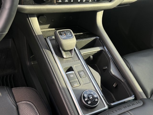 Used 2024 Nissan Pathfinder SL w/ Lighting Package (N92) AWD/4WD image 21