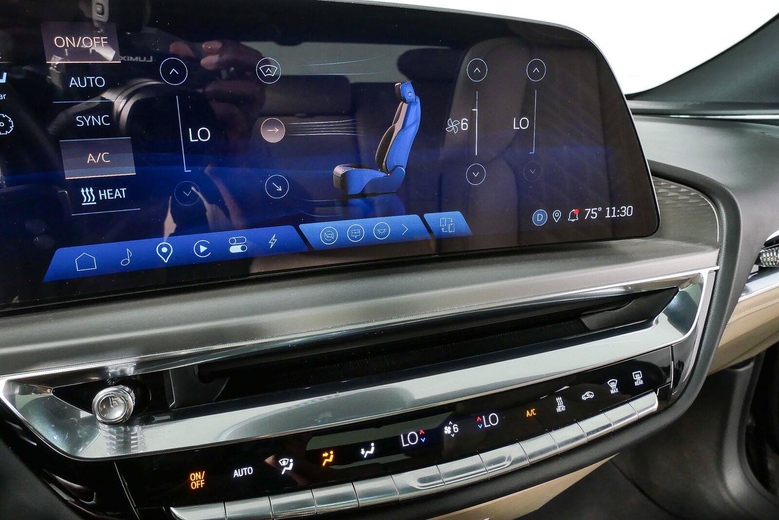 Used 2024 Cadillac Lyriq Luxury w/ Nappa Leather Package AWD/4WD image 14