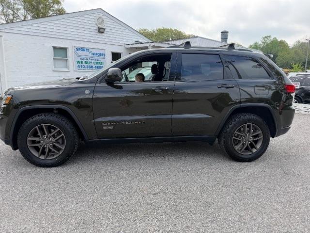 Used 2017 Jeep Grand Cherokee Laredo AWD/4WD image 2