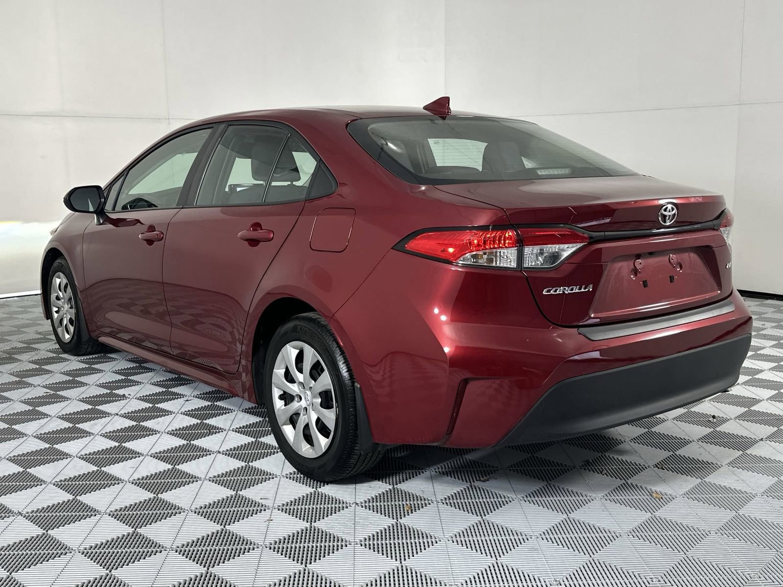 Used 2024 Toyota Corolla LE FWD image 6
