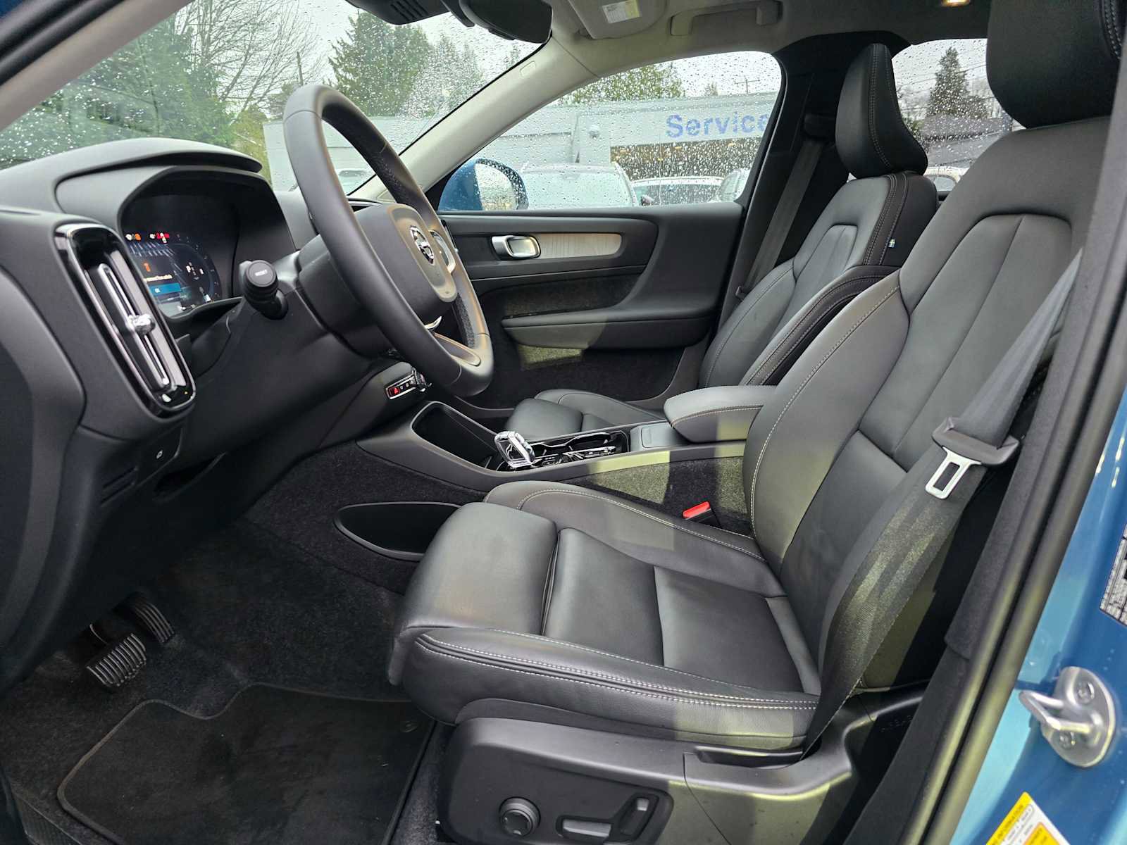 Certified 2025 Volvo XC40 B5 Plus image 20