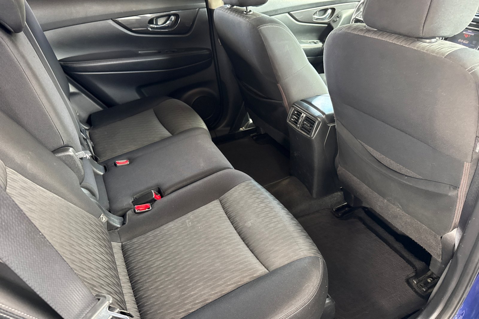 Used 2018 Nissan Rogue SV FWD image 23