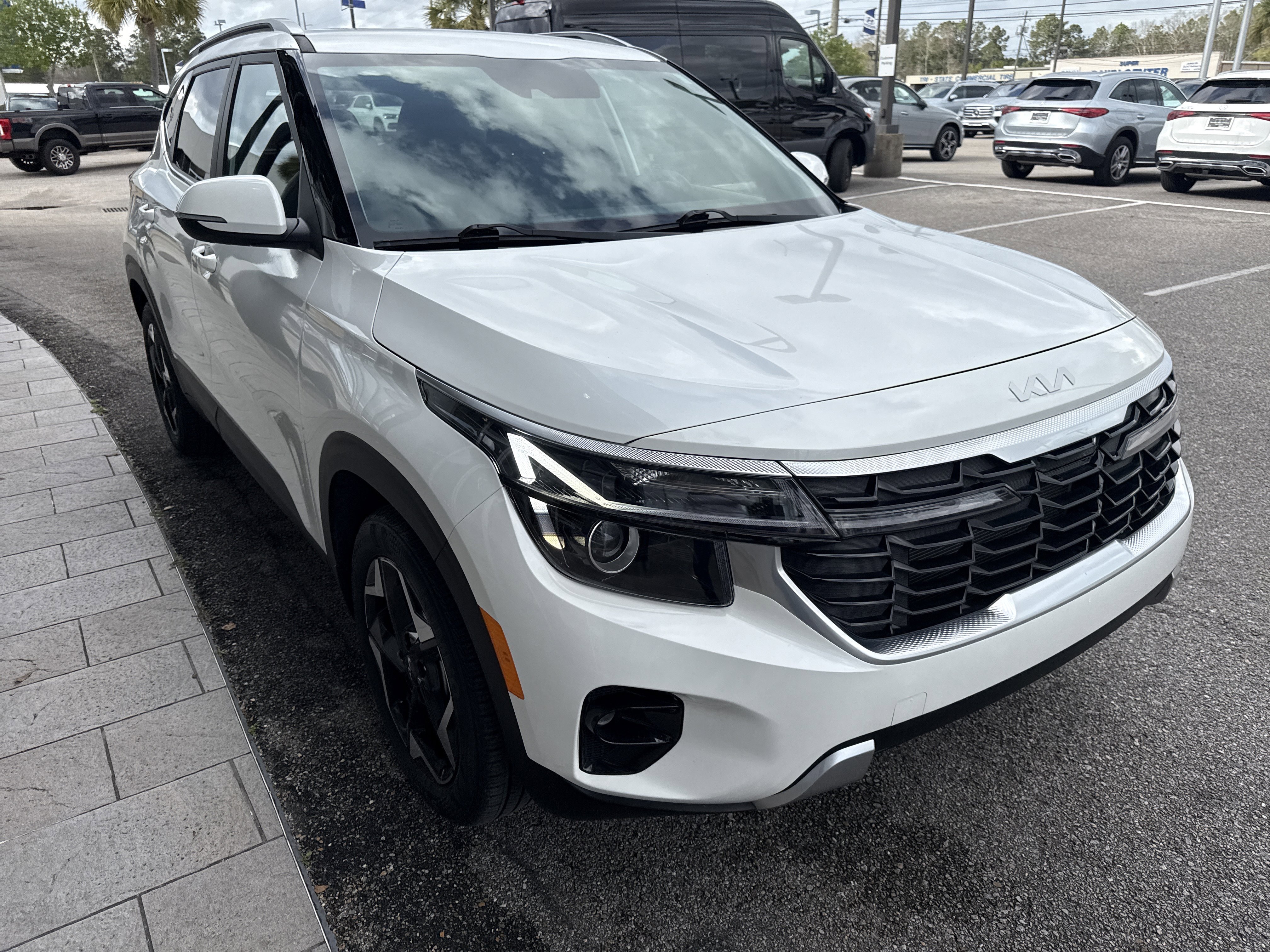 Used 2024 Kia Seltos EX image 5