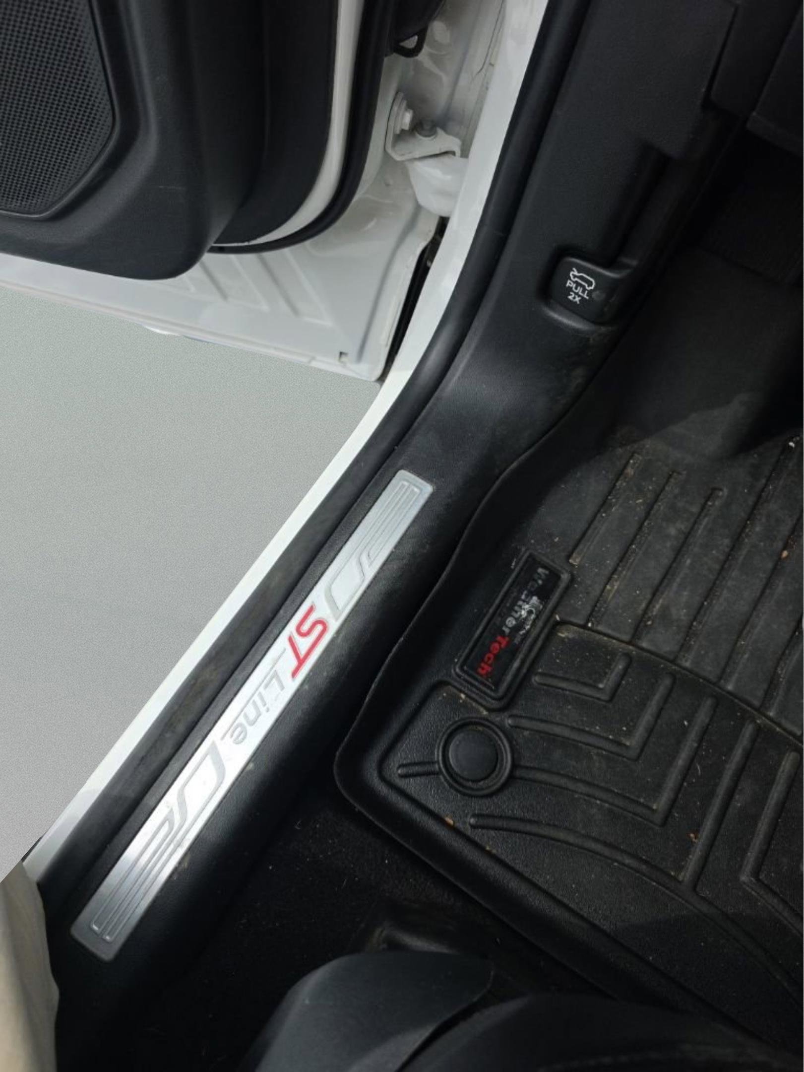 Used 2022 Ford Explorer ST-Line w/ Class IV Trailer Tow Package image 32