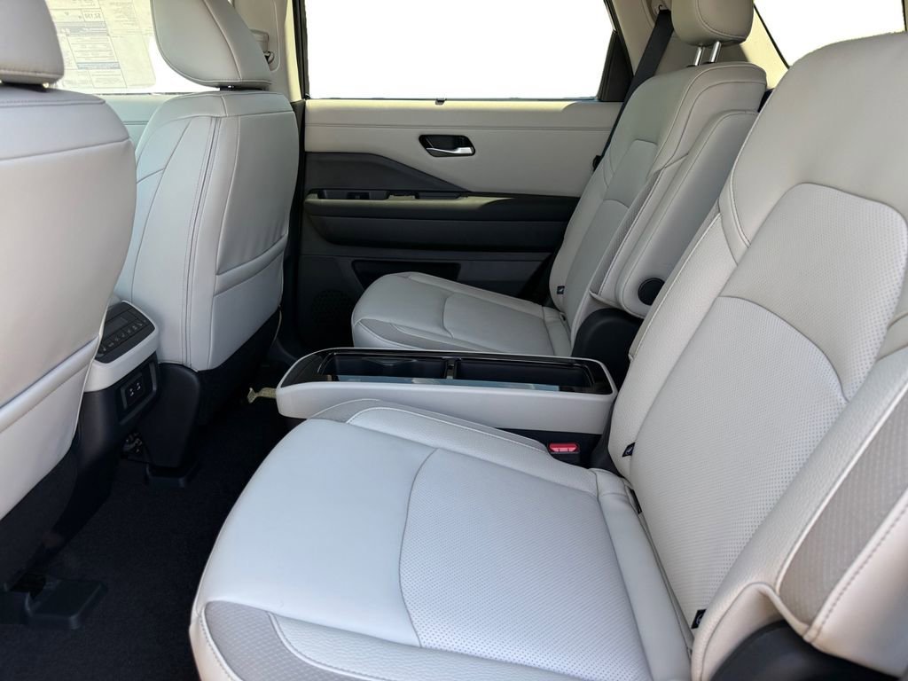 New 2026 Nissan Pathfinder SL w/ SL Premium Package AWD/4WD image 15